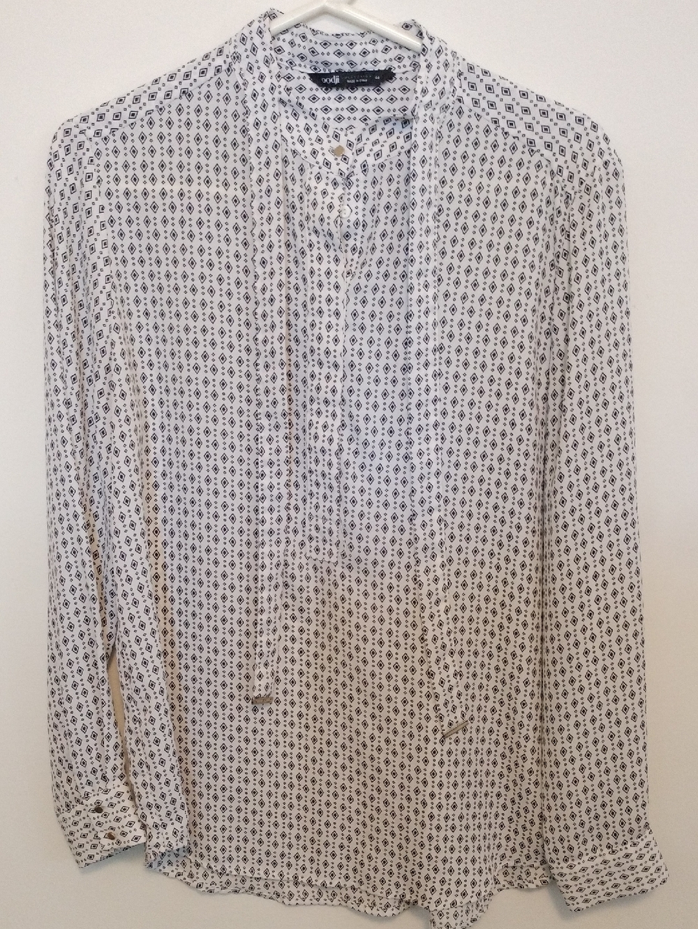 Women's Black/White Patterned Long-Sleeve Shirt